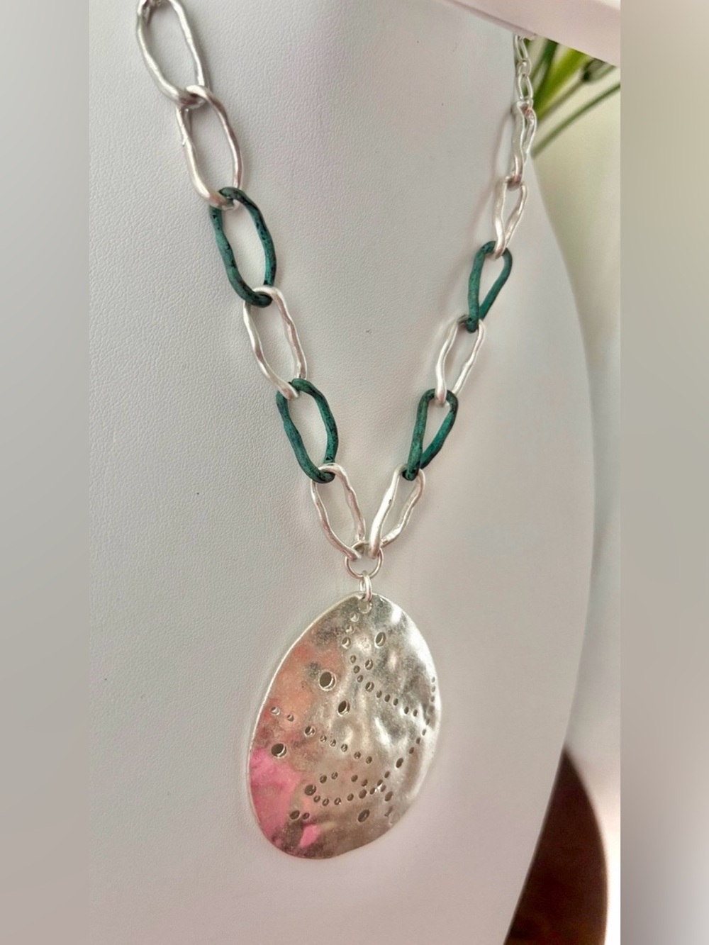 Kiana Oval Hammered lazer cut teardrop pendant,turquoise & silvertone chain